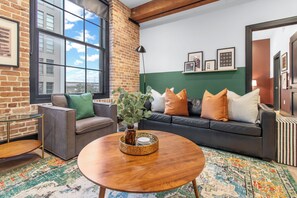 Smart-TV, Tischfußball, Tischtennisplatte, Stereoanlage