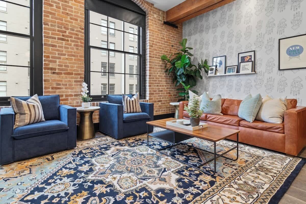 Smart TV, table football, ping pong, stereo