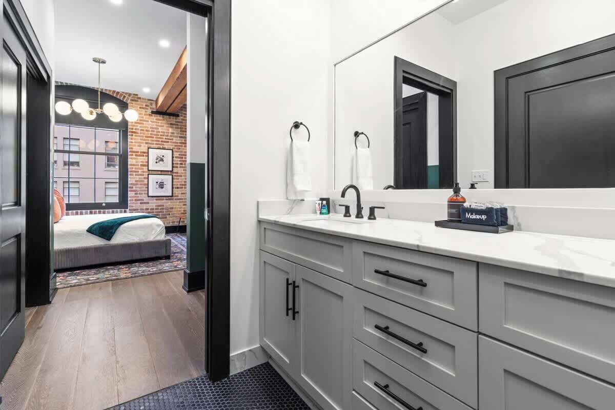 4 habitaciones, tabla de planchar con plancha y wifi gratis 