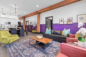 Smart TV, offices - Luxury | Pool | Game Room | Downtown Hotel (New Orleans)