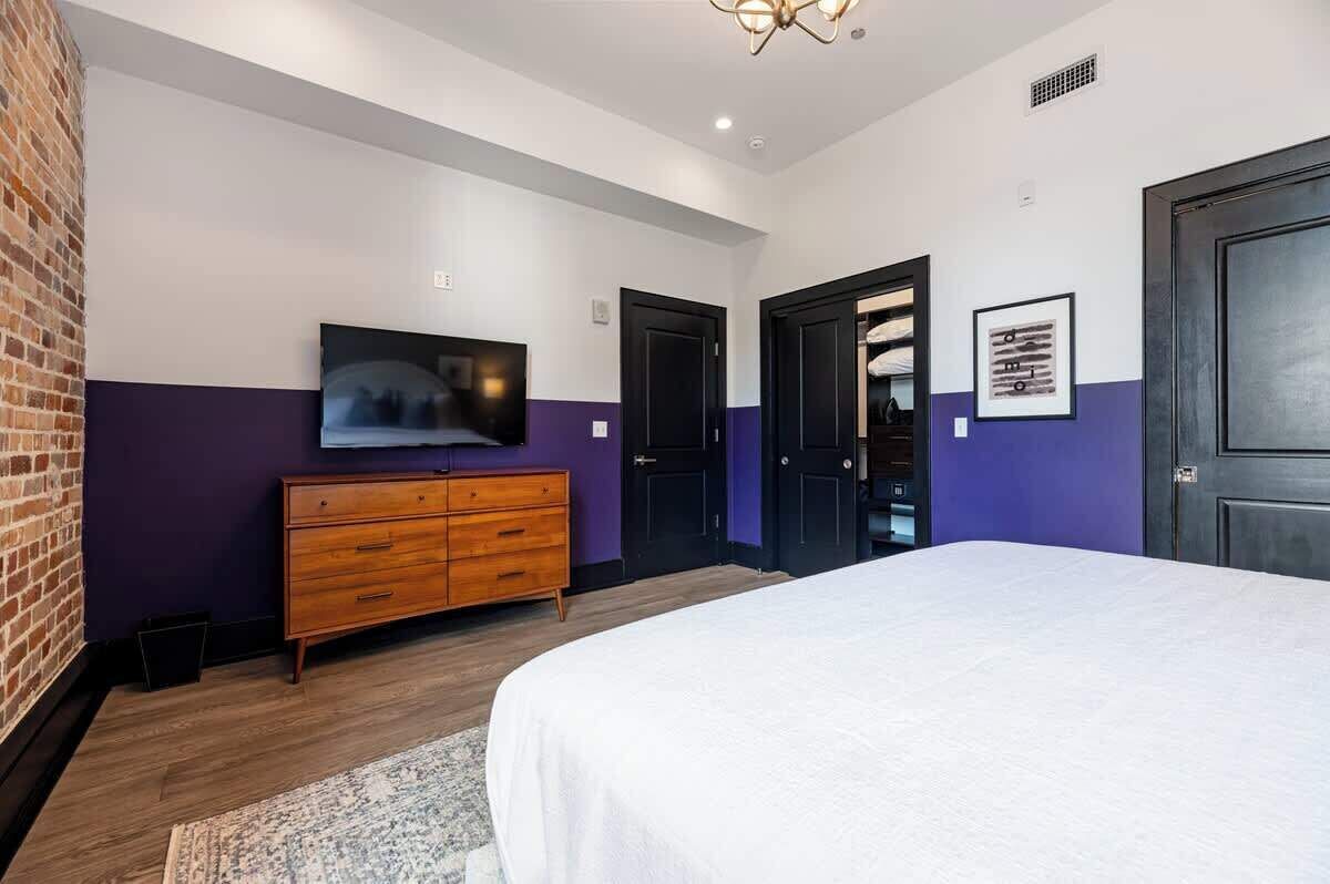 4 bedrooms, iron/ironing board, free WiFi, bed sheets
