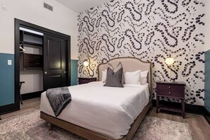 4 bedrooms, iron/ironing board, travel cot, free WiFi - Lux 4BD/4BA +2 Sleeper Sofas | Own Terrace | Hotel (New Orleans)