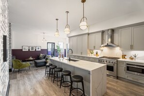 雪櫃、微波爐、焗爐、爐具