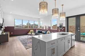 Interior - Downtown Corner Penthouse w/ Private Terrace Hotel (New Orleans)