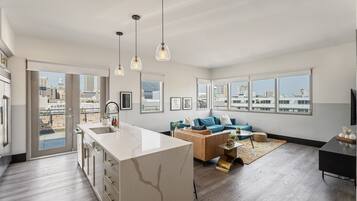 Smart TV, tenis de mesa y estéreo