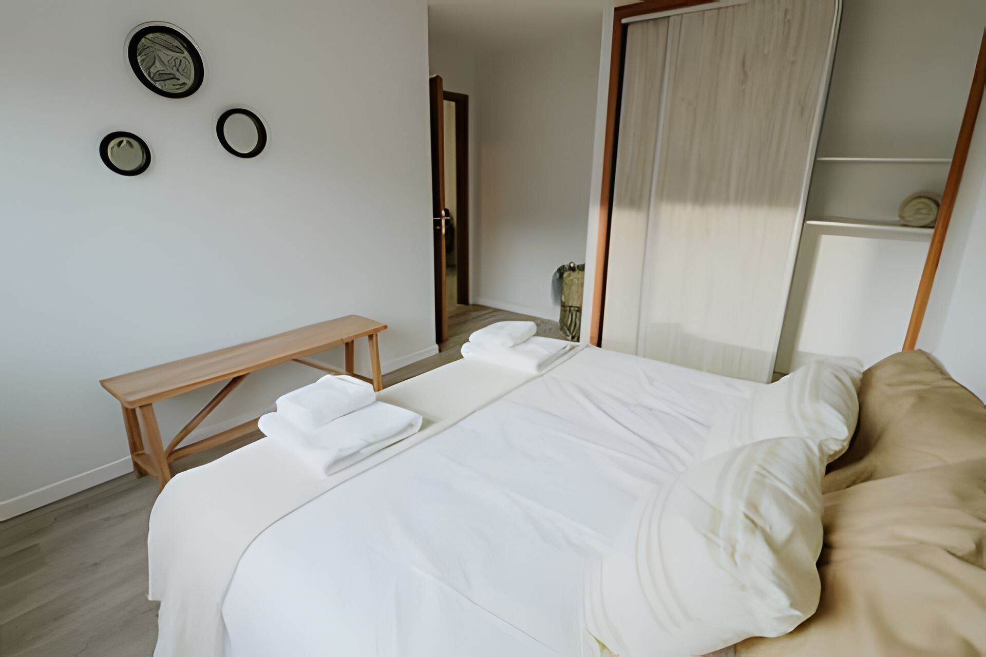 2 多间卧室、床单