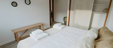 2 bedrooms, bed sheets