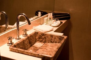 Shower, towels, soap, shampoo - Destinos Buenos Aires (Buenos Aires)