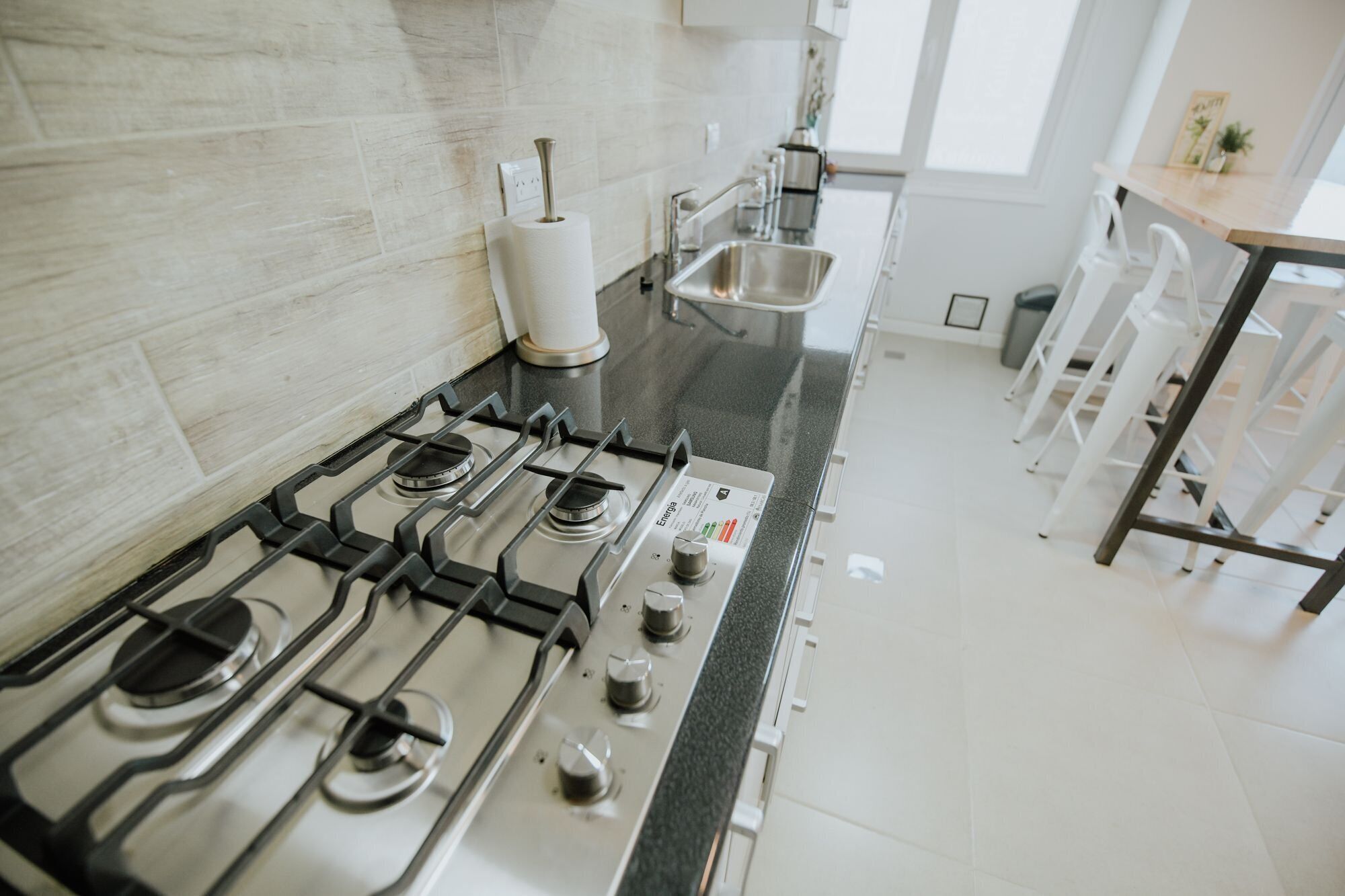 Microwave, cookware/dishes/utensils