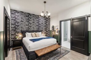 3 slaapkamers, een strijkplank/strijkijzer, gratis wifi, beddengoed