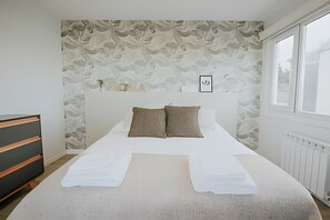 2 bedrooms, bed sheets