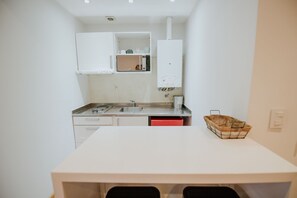 Fridge, cookware/dishes/utensils