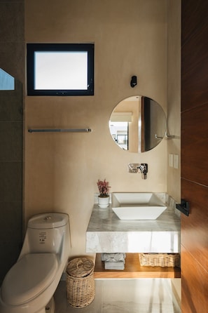 Shower, hair dryer, towels, shampoo