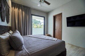 3 bedrooms, desk, iron/ironing board, WiFi