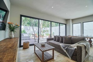 テレビ、書斎 / ワークスペース