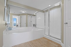 تجهيزات دش، مجففات شعر، مناشف