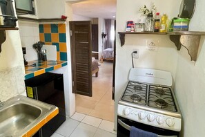 Microwave, oven, stovetop, coffee/tea maker