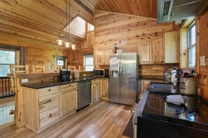 冷蔵庫、電子レンジ、オーブン、食器洗い機