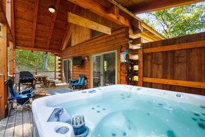 Terrace/patio - Freedom Ridge Cabin | Hocking Hills (Logan)