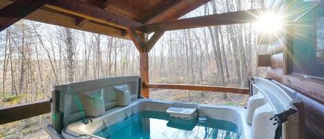 Outdoor spa tub