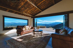 Interior - Best views of the Santa Ynez Valley! 4 Bedrooms, infinity edge pool and sauna (Buellton)
