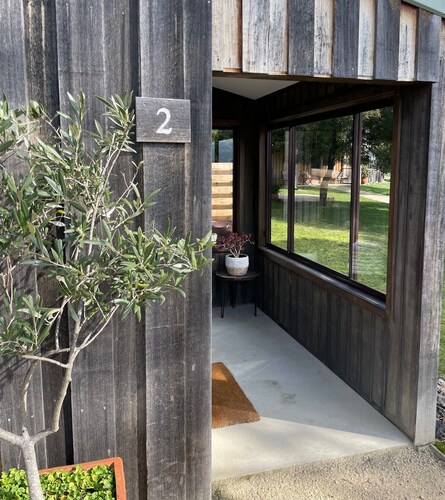 The Magpie - Two-bedroom cottage at Bundaleera Vineyard