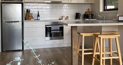 The Magpie - Two-bedroom cottage at Bundaleera Vineyard