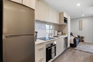 Apartment, City View | Private kitchen | Fridge, microwave, stovetop, dishwasher - Augustus Harmony Apartment with Parking (Auckland)