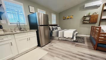 1 habitación, tabla de planchar con plancha, wifi y ropa de cama