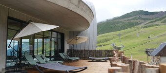 T3 + cabine aux pieds pistes, près du centre + vue