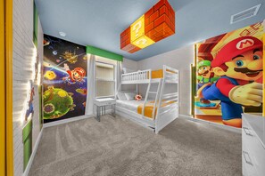 5 Schlafzimmer, Schreibtisch, Bügeleisen/Bügelbrett, Reisekinderbett