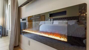 1 bedroom, desk, iron/ironing board, WiFi