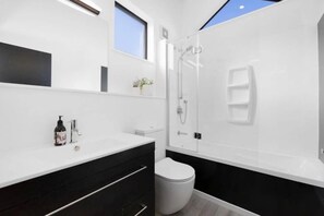 Hair dryer - Queenstown Hill 3 •10mins to Town •Lake Views •A/C (Queenstown)