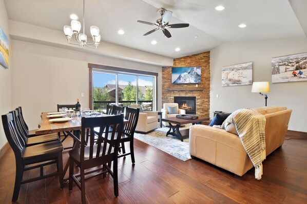 Maison supérieure, vue sur la montagne | Aire de séjour | Foyer