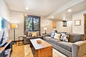 Maison supérieure, vue sur la montagne | Aire de séjour | Foyer