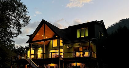 Brand New Riverfront Retreat – Ultimate Privacy, Stunning Views, & Dog-friendly!