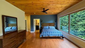 3 bedrooms, desk, travel crib, free WiFi