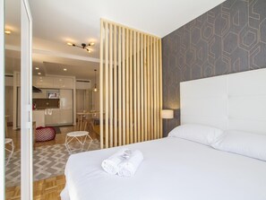 2 bedrooms, iron/ironing board, Internet, bed sheets