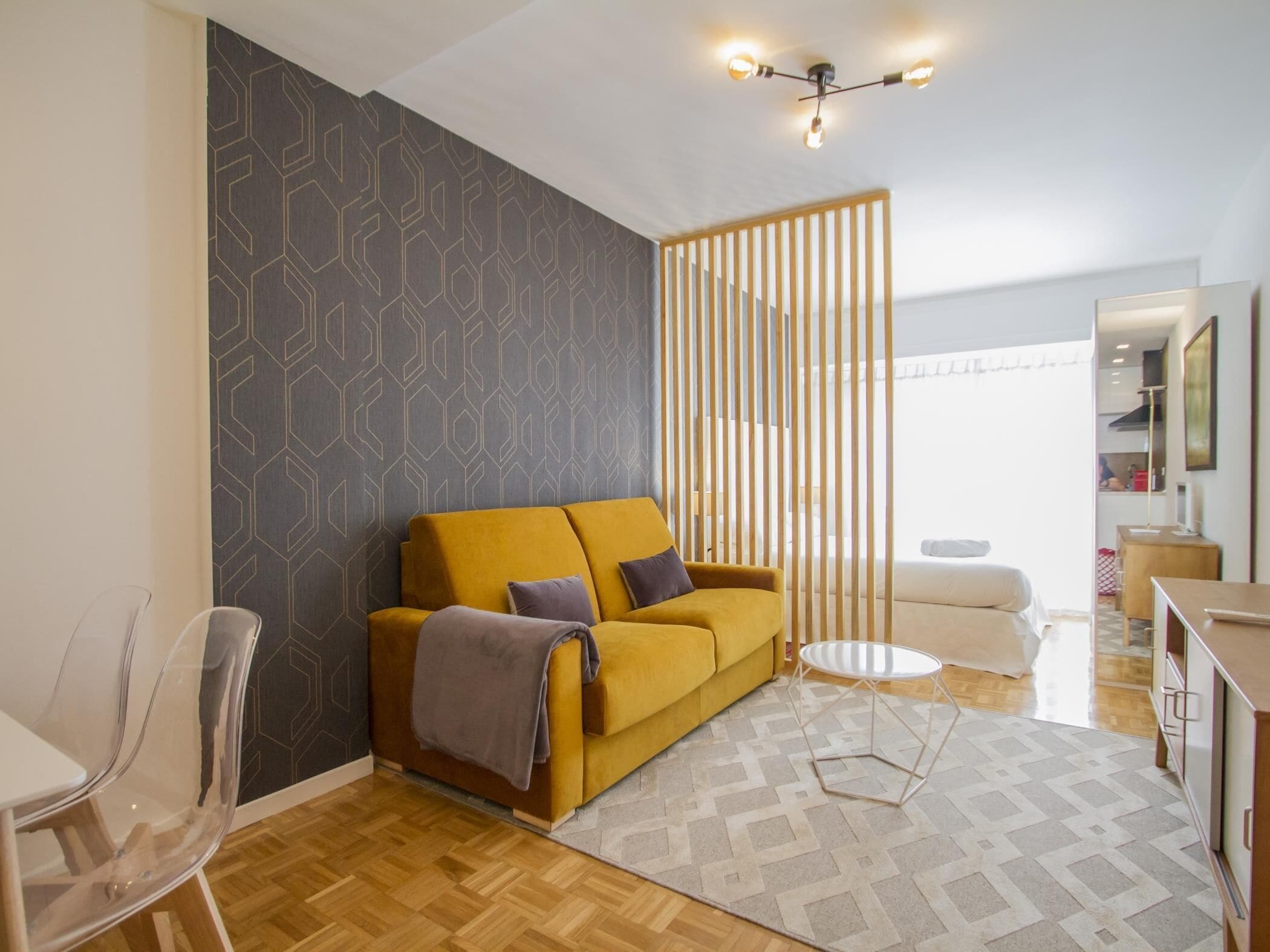 2 slaapkamers, een strijkplank/strijkijzer, internet, beddengoed