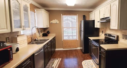 Charming 3-bedroom peaceful living in a specious house!