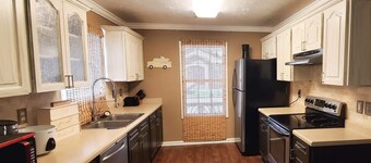 Charming 3-bedroom peaceful living in a specious house!