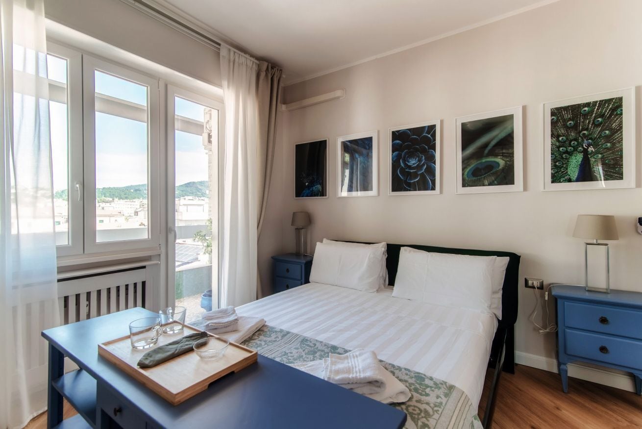 1 habitación, tabla de planchar con plancha, cuna de viaje y wifi 