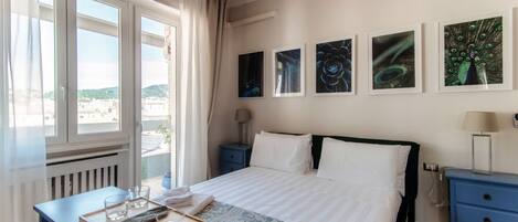1 habitación, tabla de planchar con plancha, cuna de viaje y wifi