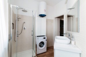 Suihku, hiustenkuivaaja, bidee