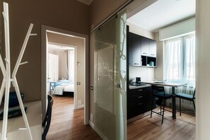 1 habitación, tabla de planchar con plancha, cuna de viaje y wifi 