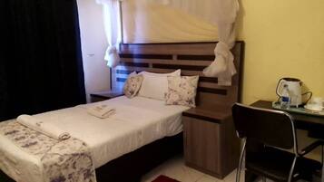 Habitación básica | Escritorio, wifi gratis y ropa de cama