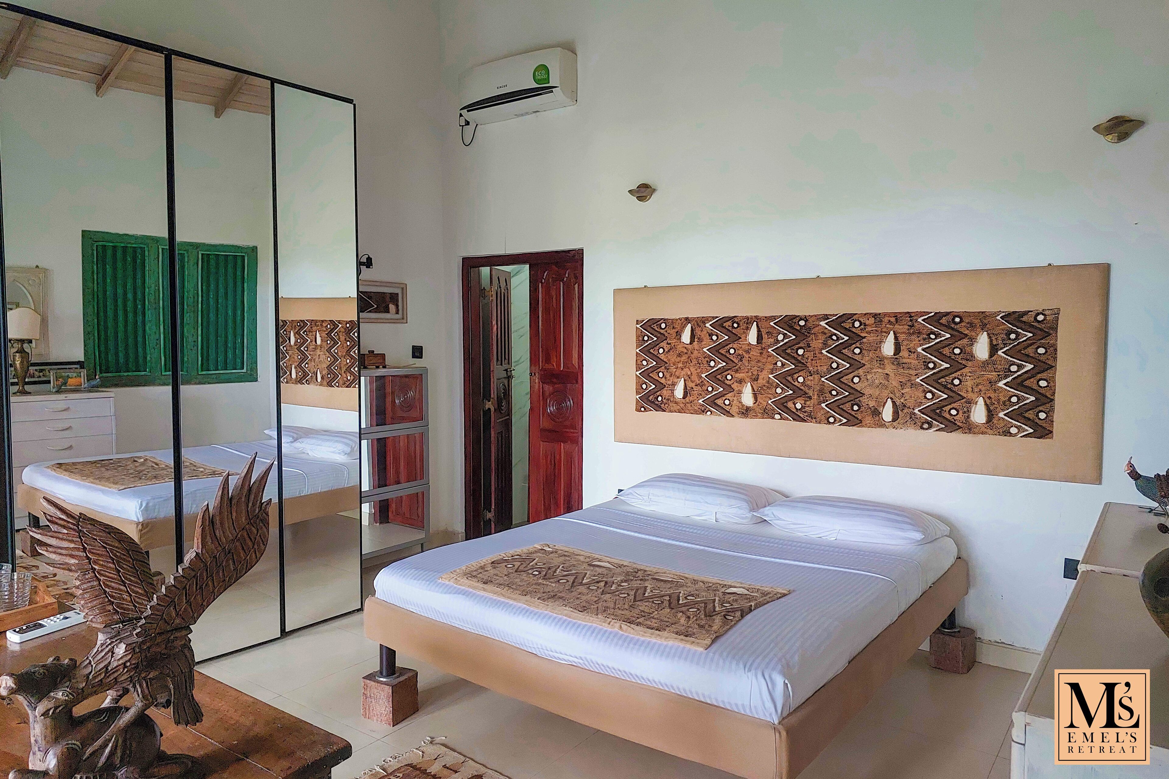 Deluxe Suite, Garden View | Laptop workspace, free WiFi