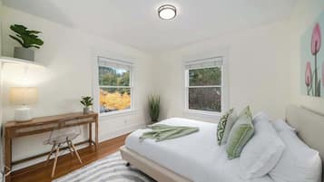 5 habitaciones, escritorio y tabla de planchar con plancha