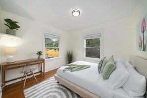 5 bedrooms, desk, iron/ironing board, travel crib
