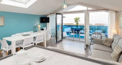 Seaside 3BD Retreat with Balcony and Stunning Views